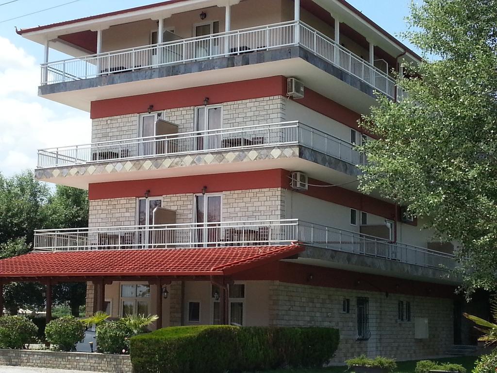 Denis And Hotel